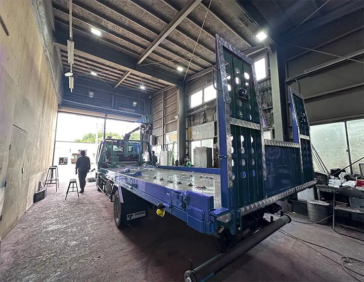 梅野自動車、工場の写真